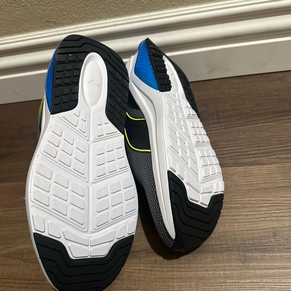 Puma Men's Gray and Black Athletic Shoes - Picture 5 of 5